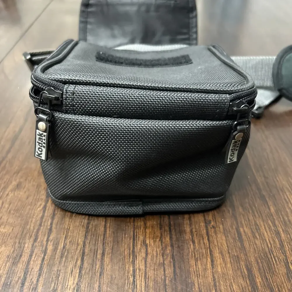 Kodak Gear Black Nylon Camera Bag Adj Removable Strap 7 x 6 x 3 Flaw - Sm Spots